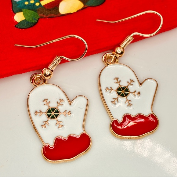 🎄DEAL Festive Enamel Mitten with Snowflake Fishhook Drop Christmas Earrings - Picture 1 of 6